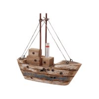 Fischerboot aus rustikalem Holz