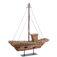 Segelboot aus rustikalem Holz auf Platte