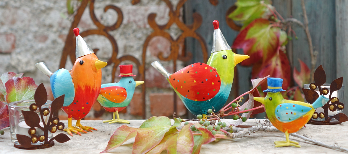 Herbstzauber mit farbenfrohen Metall Vögeln und warmen Edelrost Accessoires